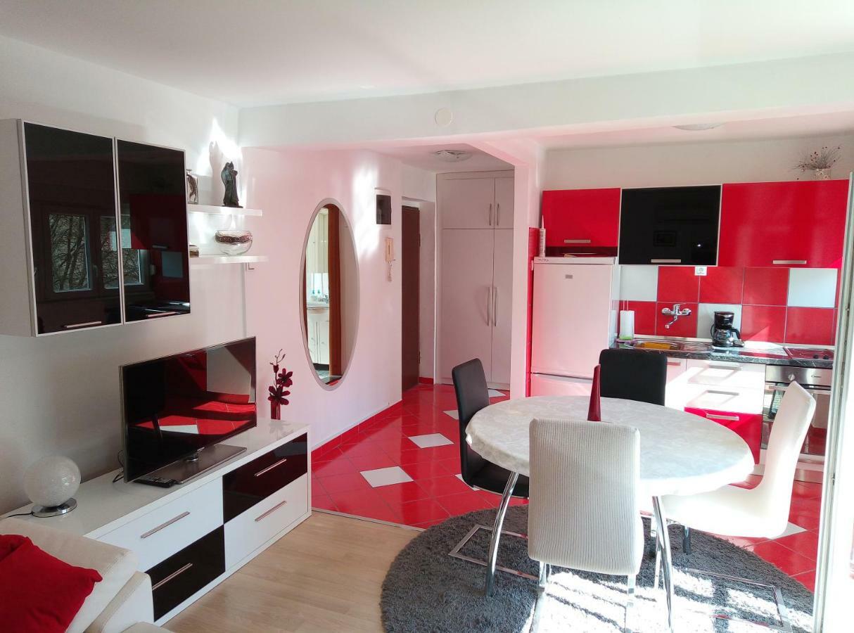 Studio Apt. Downtown สปลิท ภายนอก รูปภาพ